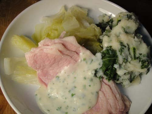 Bacon con col, un ejemplo de la gastronomía de Irlanda Bacon con col, un ejemplo de la gastronomía de Irlanda