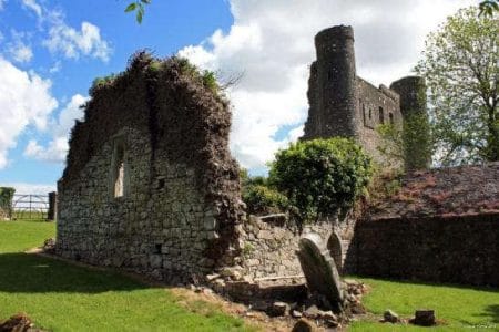 El castillo Dunmoe sobre el río Boyne