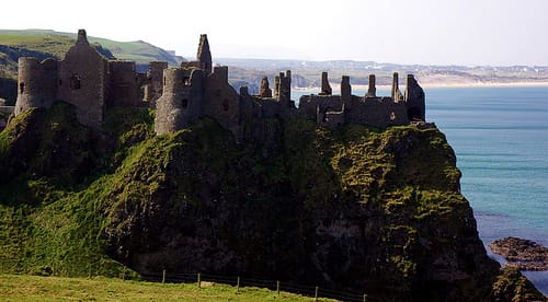 El castillo de Dunluce, bellas ruinas medievales El castillo de Dunluce, bellas ruinas medievales