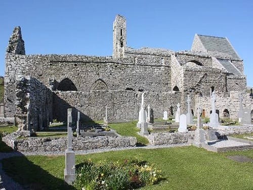 Abadía de Corcomroe, al norte de Burren Abadía de Corcomroe, al norte de Burren